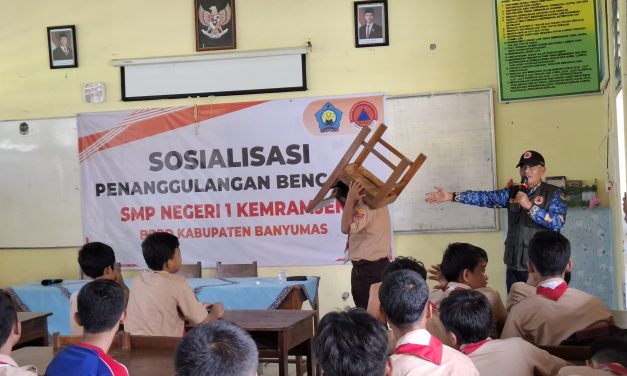 SOSIALISASI PENANGGULANGAN BENCANA ALAM OLEH BPBD BANYUMAS DI SMP NEGERI 1 KEMRANJEN