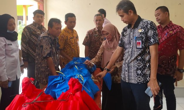 Bulan Ramadan Berkah: Kepala Dinas Pendidikan Banyumas, Tinjau Penyaluran Makan Bergizi Gratis di SMPN 1 Kemranjen